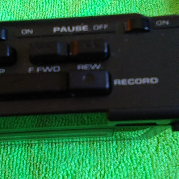 GE 3-5366A Portable Cassette Player - Picture 3 of 9